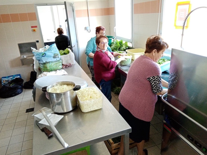 Au boulot pour la soupe à l'oignon