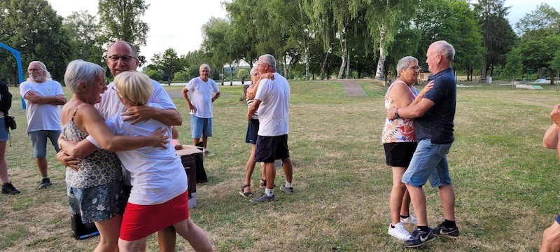 Danse sur herbe