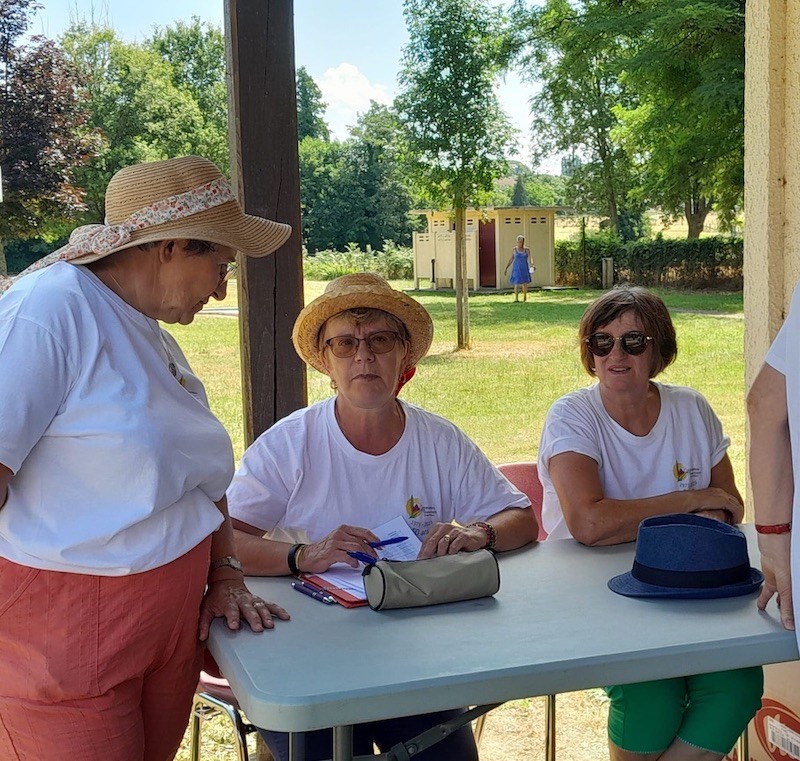 Distribution des gobelets souvenirs