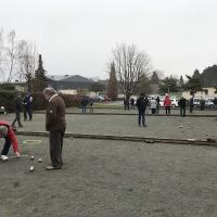 c'est au tour des joueurs de pétanque