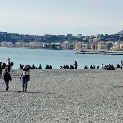Plage de menton au pied du resto