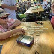 Concentrée pour un Rummikub 